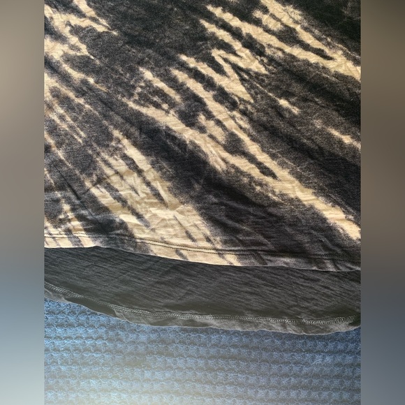 Razor back abstract print tank with stud details. EUC. - Picture 2 of 5